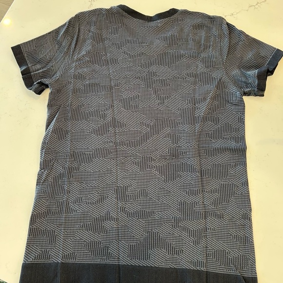 lululemon athletica swiftly breathe short sleeve camo size 6 like new - Picture 3 of 5